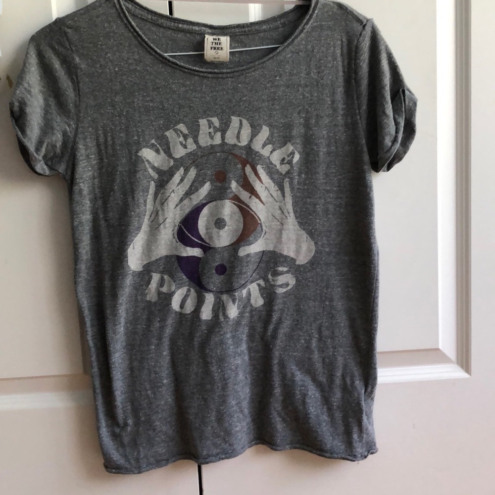 Gray tshirt
